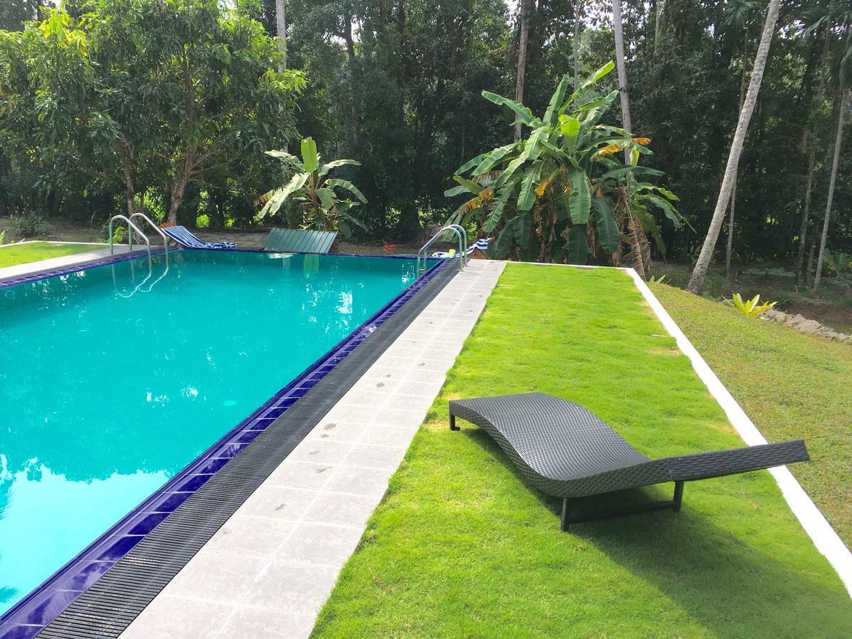 Anuhas Airport Villas Katunayake Exterior photo