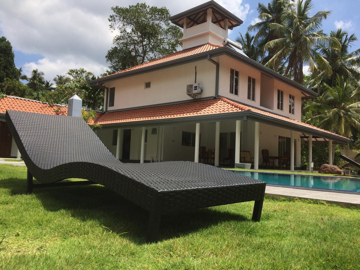 Anuhas Airport Villas Katunayake Exterior photo