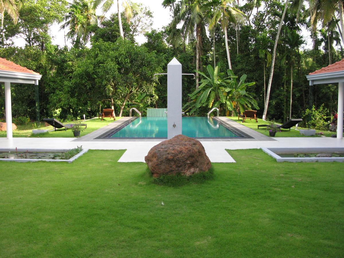 Anuhas Airport Villas Katunayake Exterior photo